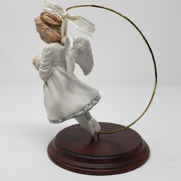 1993 Hallmark Gentle Tidings Handcrafted Keepsake Holiday Christmas Ornament - Picture 6 of 8